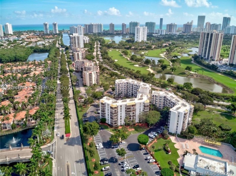 Condo for sale at Biscaya 109