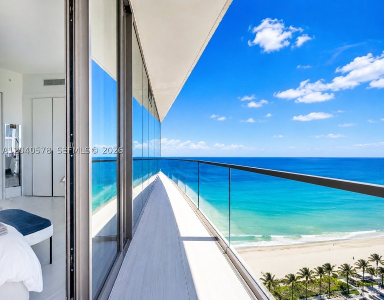 Condo for sale at Residences by Armani / Casa 2004