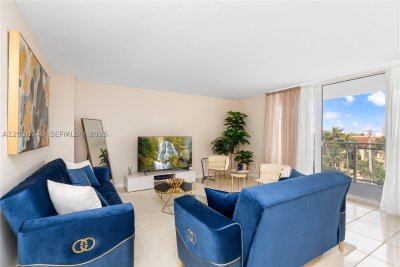 Comprar apartamento no Parker Plaza Estates 307