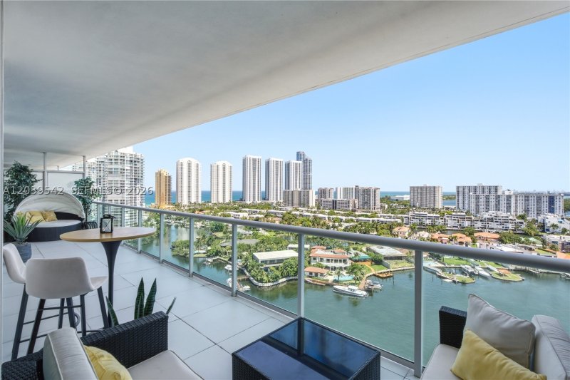 Condo for sale at 400 Sunny Isles 1817