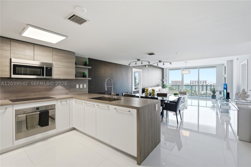 Condo for sale at 400 Sunny Isles 1817