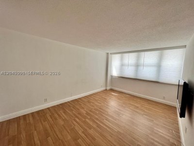 Aluguel de apartamento no Parker Plaza Estates 211