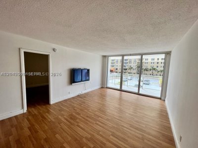 Aluguel de apartamento no Parker Plaza Estates 211