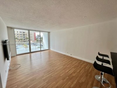 Aluguel de apartamento no Parker Plaza Estates 211