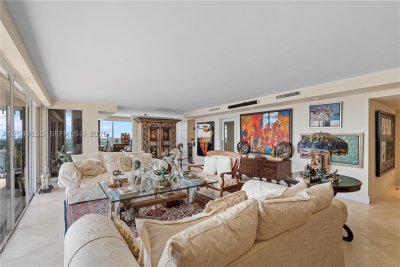 Comprar apartamento en Grove Isles Tower III C1610