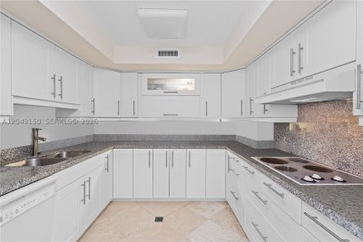 Comprar apartamento en Grove Isles Tower III C1610