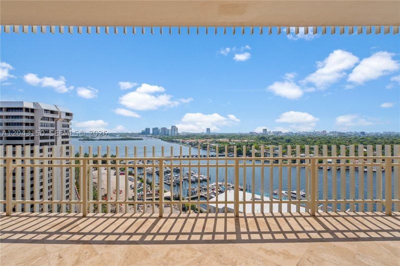 Comprar apartamento en Grove Isles Tower III C1610