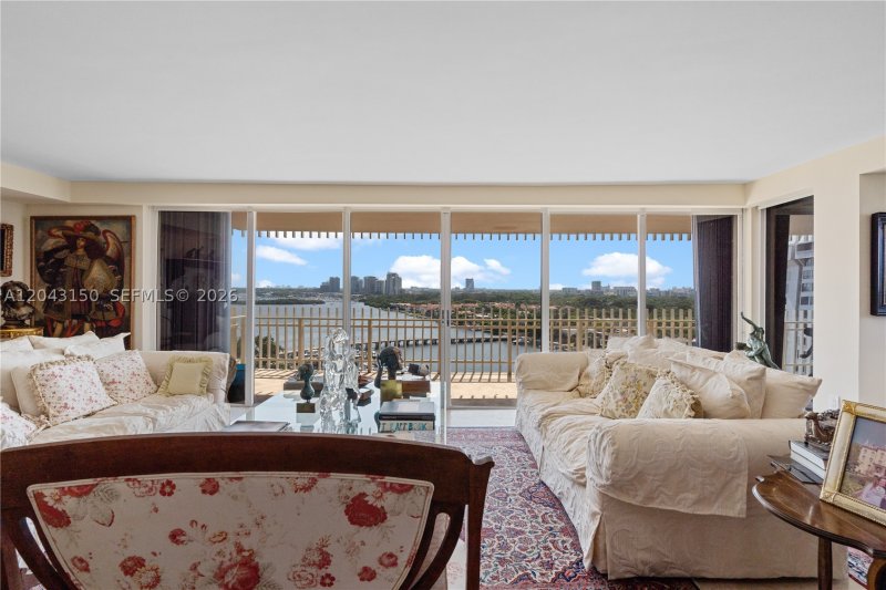 Comprar apartamento en Grove Isles Tower III C1610