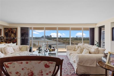 Comprar apartamento en Grove Isles Tower III C1610