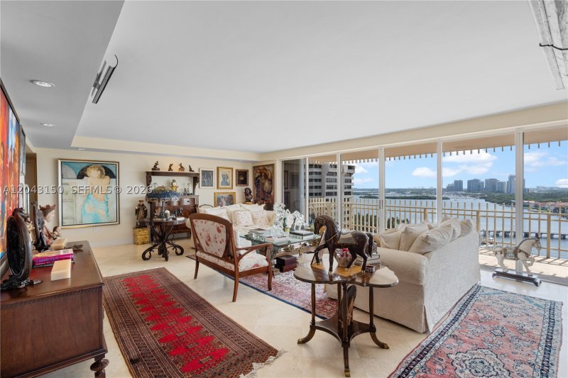 Comprar apartamento en Grove Isles Tower III C1610