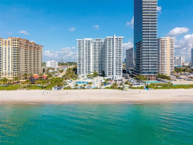 Condo for sale at Parker Plaza Estates 816