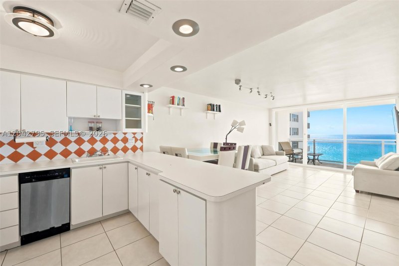 Condo for sale at Parker Plaza Estates 816