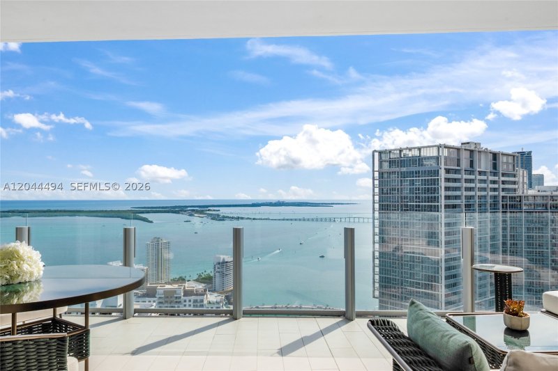 Alquiler de apartamento en Aston Martin Residences 5104