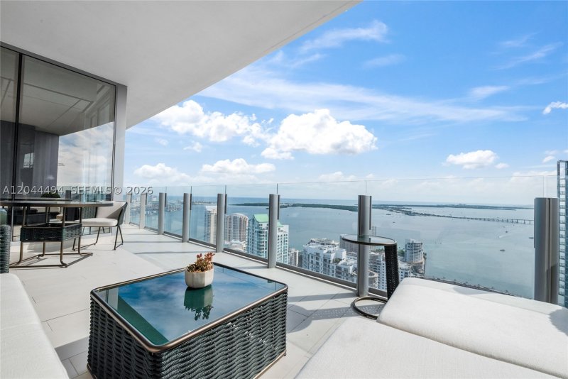 Alquiler de apartamento en Aston Martin Residences 5104