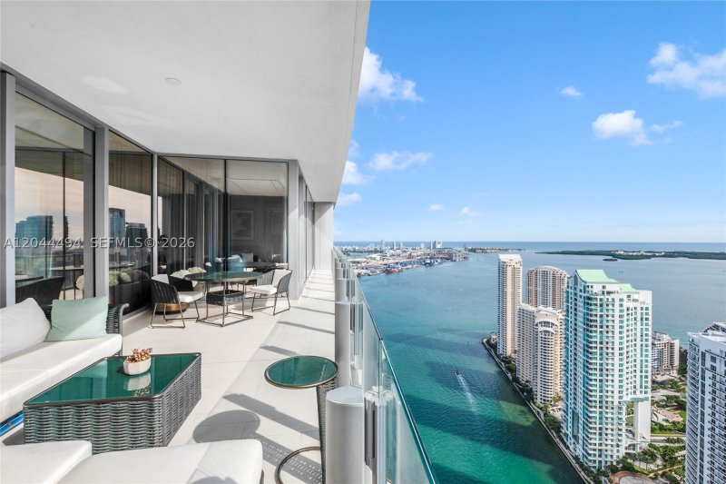 Alquiler de apartamento en Aston Martin Residences 5104