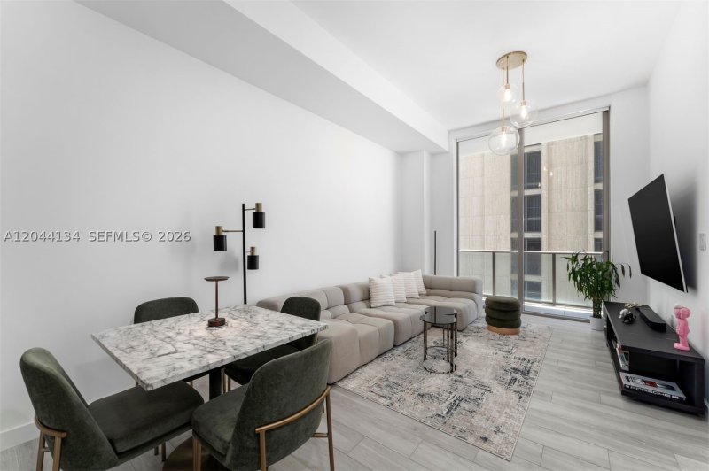 Comprar apartamento no MR. C Residences 908