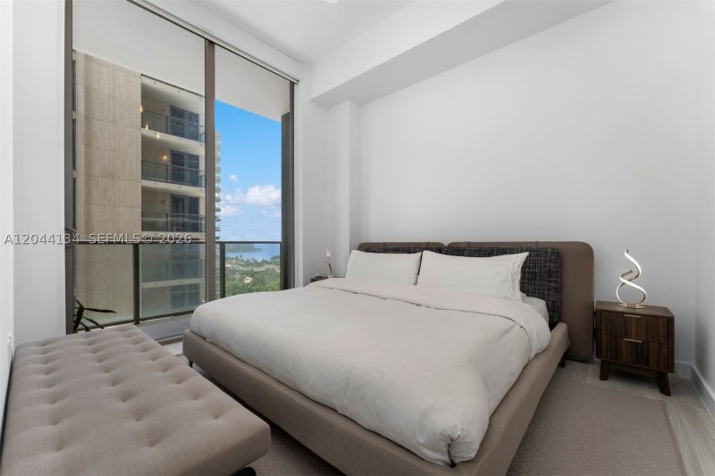 Comprar apartamento no MR. C Residences 908