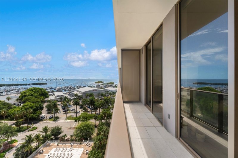 Comprar apartamento no MR. C Residences 908