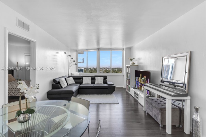 Condo for sale at Parkview Point 10H