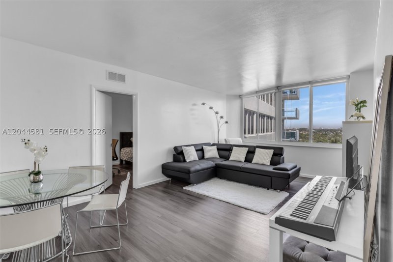 Condo for sale at Parkview Point 10H