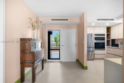 Key Colony IV Botanica Apt #371