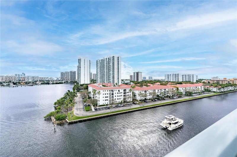 Condo for sale at Echo Aventura 710