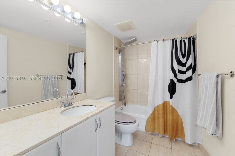 Condo for sale at Opera Tower 2414