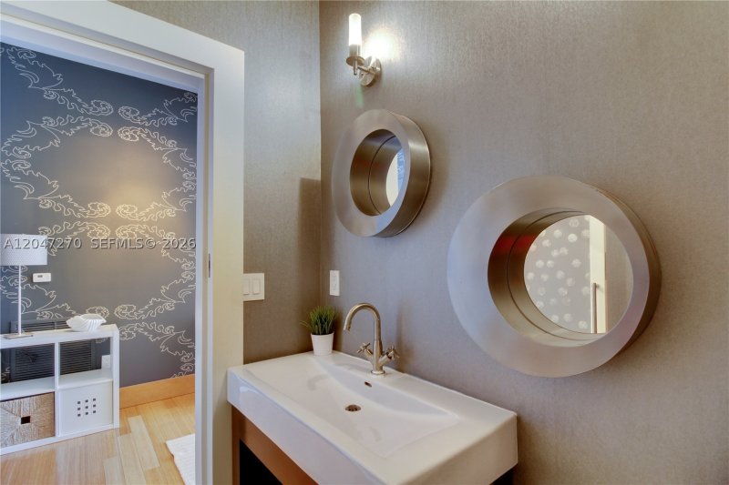 Condo for sale at The Meridian Lofts PH-21
