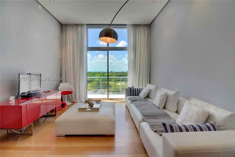 Condo for sale at The Meridian Lofts PH-21