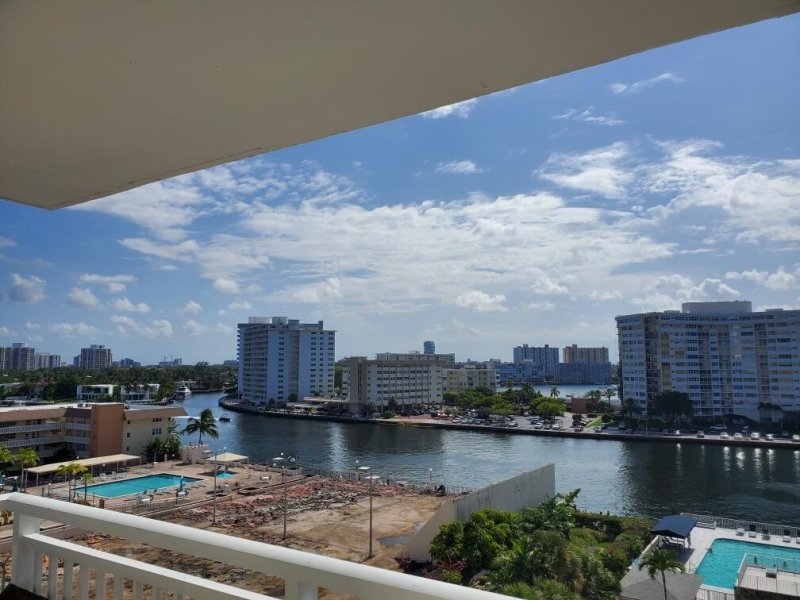 Condo for sale at Plaza Towers South 802