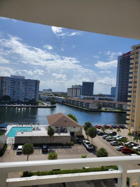 Condo for sale at Plaza Towers South 802