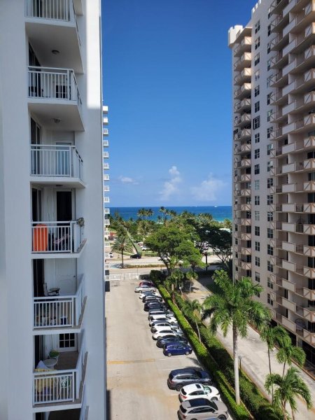 Condo for sale at Plaza Towers South 802