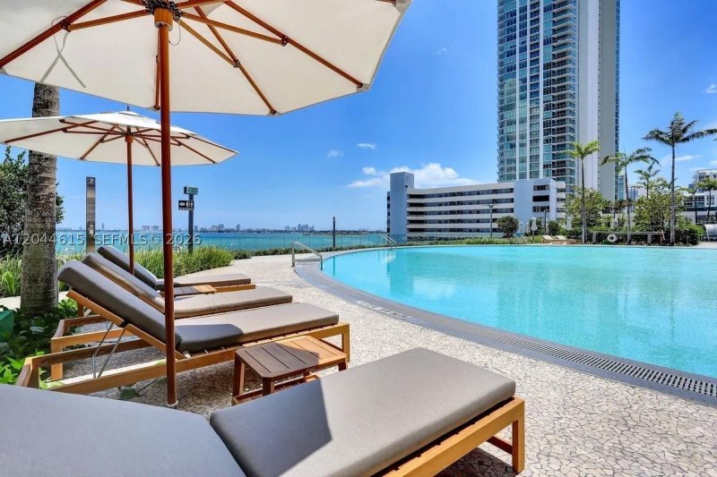 Apartment for rent at Paraiso Bay Miami 4805