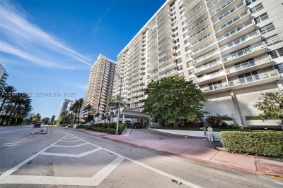 Arlen Beach Apt #1415