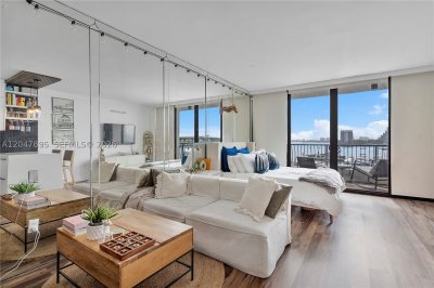 Aluguel de apartamento no The Venetia 518