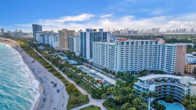 Aluguel de apartamento no Triton Towers 702
