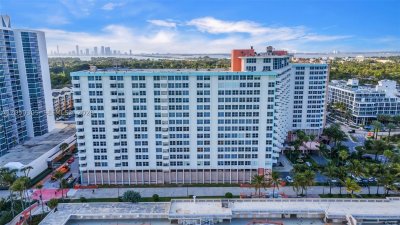 Aluguel de apartamento no Triton Towers 702
