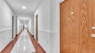 Aluguel de apartamento no Triton Towers 702