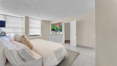 Aluguel de apartamento no Triton Towers 702