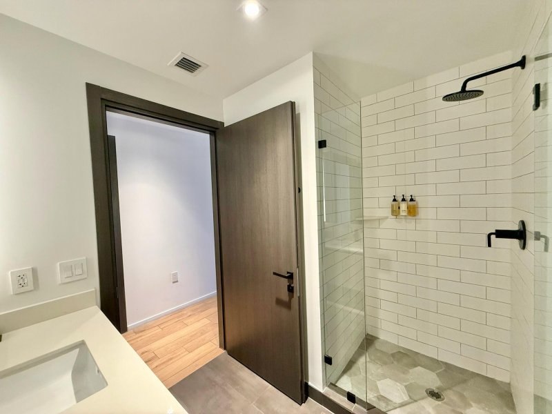 Condo for sale at The Elser Hotel and Residences 3907