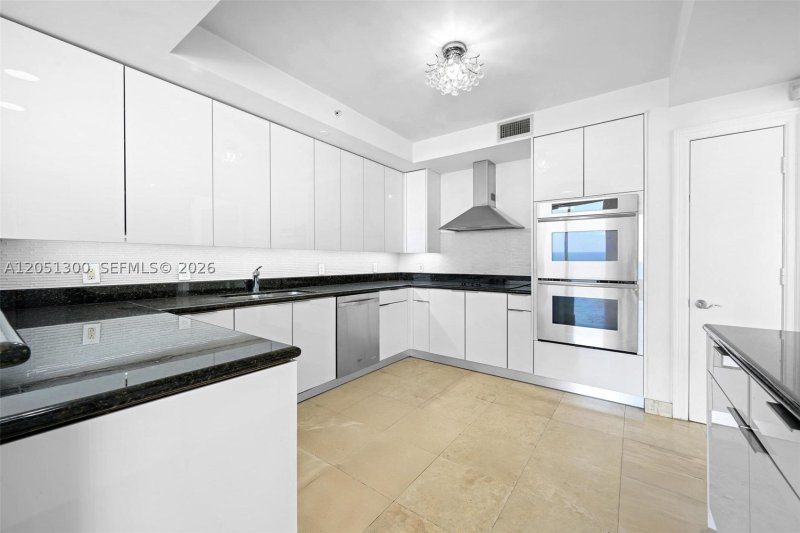 Apartment for rent at Hamptons South 1502