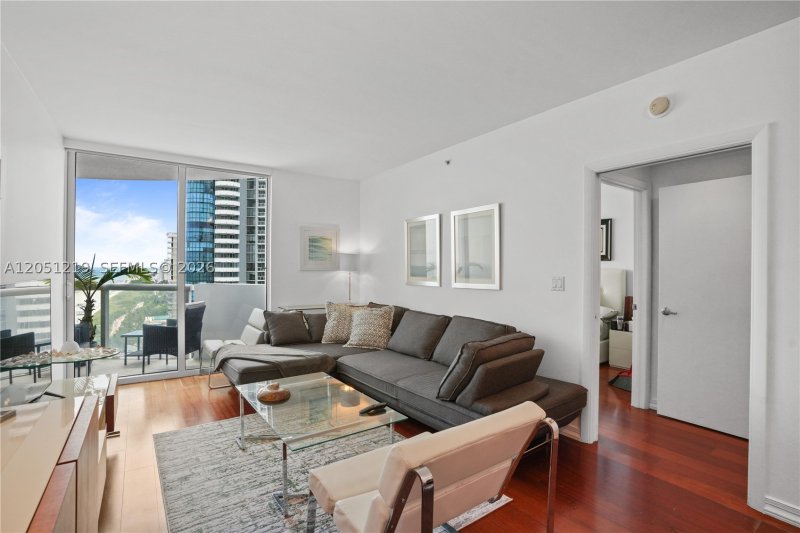 Alquiler de apartamento en Akoya 1705