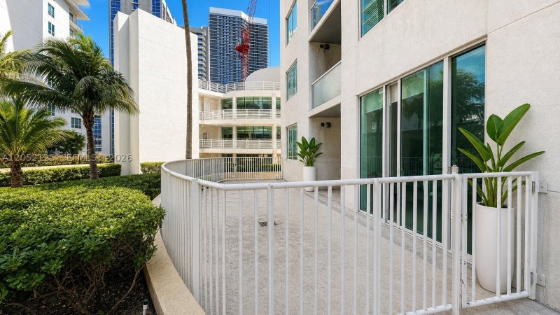 Apartment for rent at Vizcayne South Tower 802
