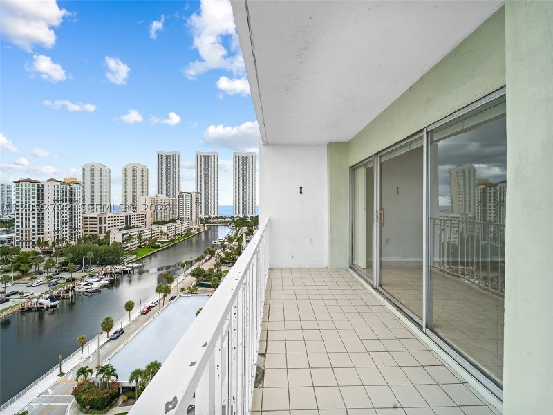 Apartment for rent at Arlen House 1421
