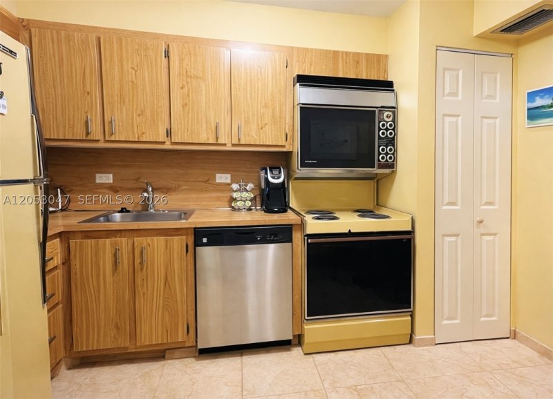 Condo for sale at Waterview 1033