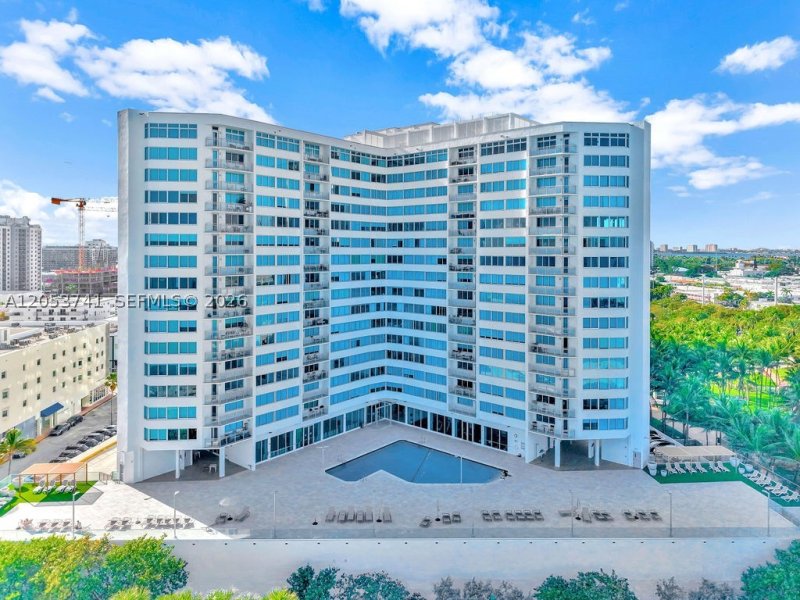 Condo for sale at Burleigh House 435