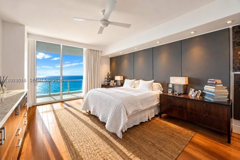 Condo for sale at Continuum I South 2905