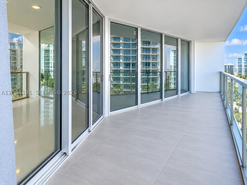 Condo for sale at Icon Brickell Tower II 4208