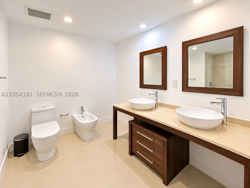 Condo for sale at Icon Brickell Tower II 4208