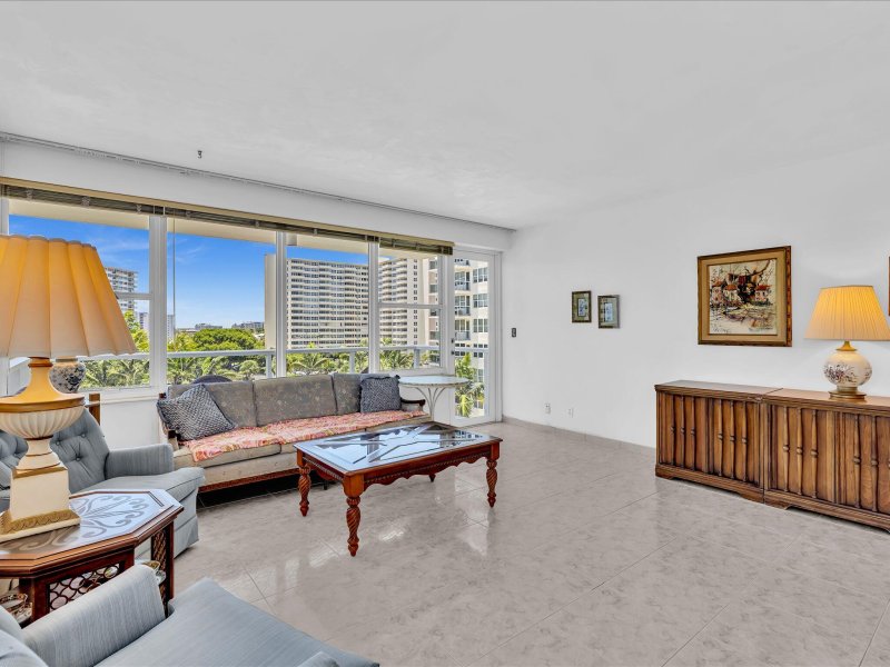 Condo for sale at Coral Ridge Towers East 516